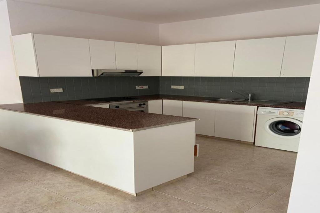 Kato Paphos Apartment In Universal Area Exterior photo